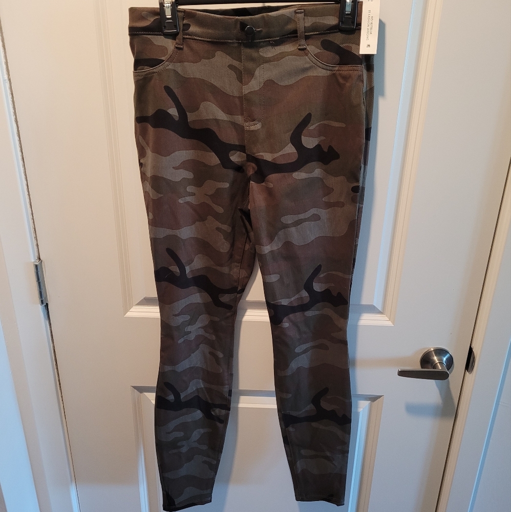 Army pattern, high-rise Jeggings Size M (8-10)